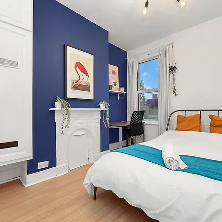 Apartment The Townhouse By Harlington London