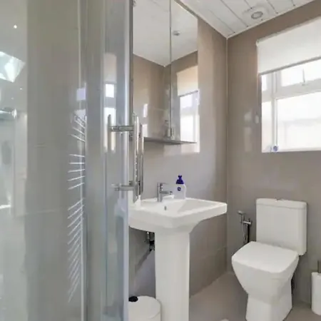 One Bed Near Heathrow * Hillingdon