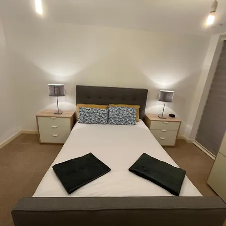 Apartment 2br-sleeps4-parking-balcony-nearcitycentre *