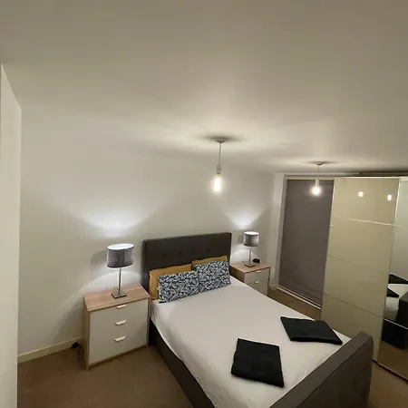 Apartment 2br-sleeps4-parking-balcony-nearcitycentre