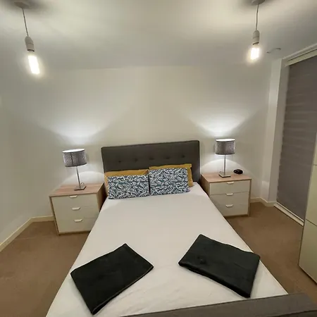 2br-sleeps4-parking-balcony-nearcitycentre *
