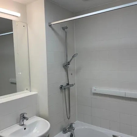 Apartment 2br-sleeps4-parking-balcony-nearcitycentre