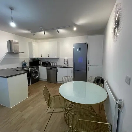 2br-sleeps4-parking-balcony-nearcitycentre Apartment