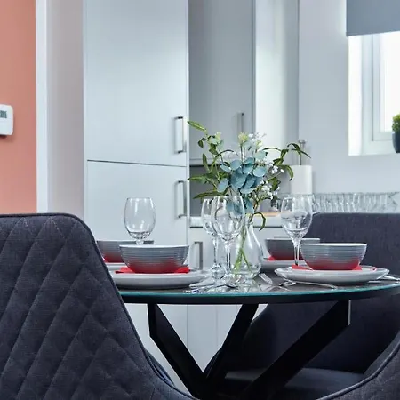 Sleek Gem Of London -2 Bedroom With Parking