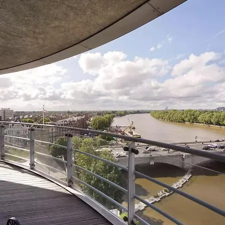 2-bed Penthouse With Unique River Views - Located In London's Iconic Building Apartment *