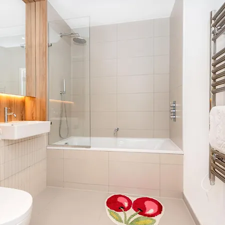 Gorgeous 1br With Balcony, 2min Tottenham Hale Tube * London