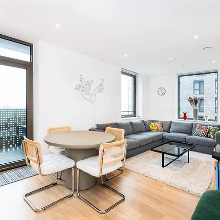 Gorgeous 1br With Balcony, 2min Tottenham Hale Tube Lägenhet *