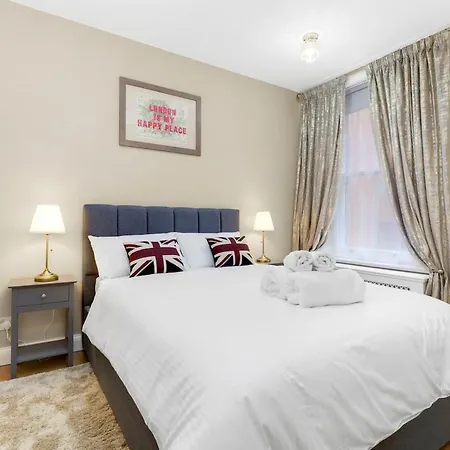 Soho - Sleeps 6 - Amazing Location Apartment London