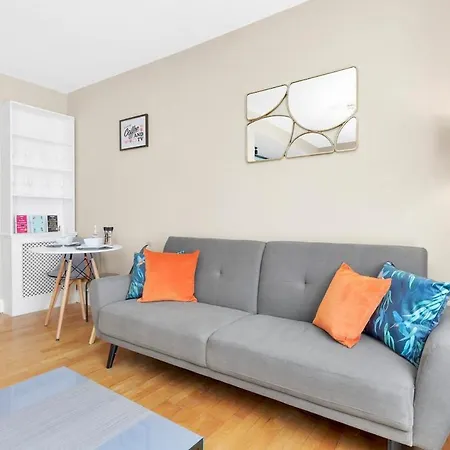 Soho - Sleeps 6 - Amazing Location Apartment London