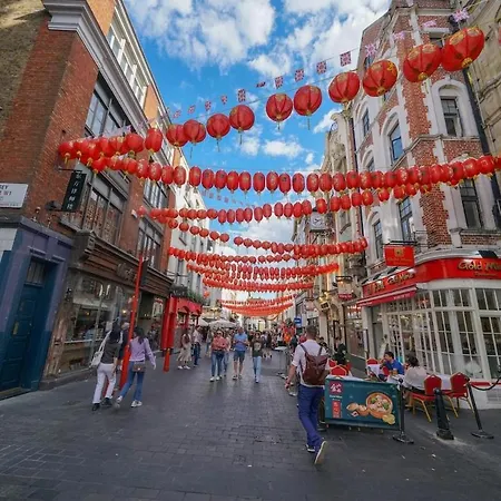 Soho - Sleeps 6 - Amazing Location Apartment London