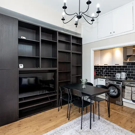 Exquisite 1br, 5min Kensington Olympia Tube Apartment London