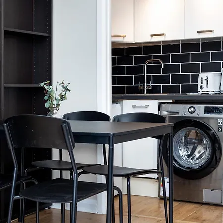 Apartment Exquisite 1br, 5min Kensington Olympia Tube London