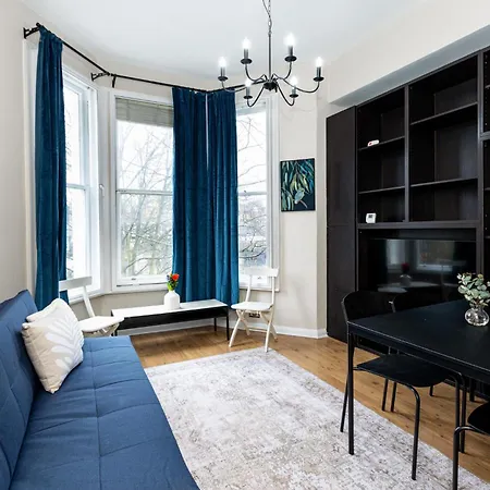 Exquisite 1br, 5min Kensington Olympia Tube Apartment