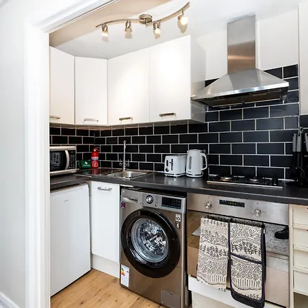 Exquisite 1br, 5min Kensington Olympia Tube *