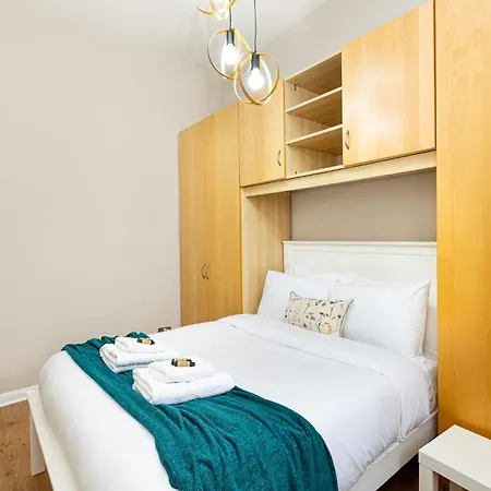 Exquisite 1br, 5min Kensington Olympia Tube Apartment