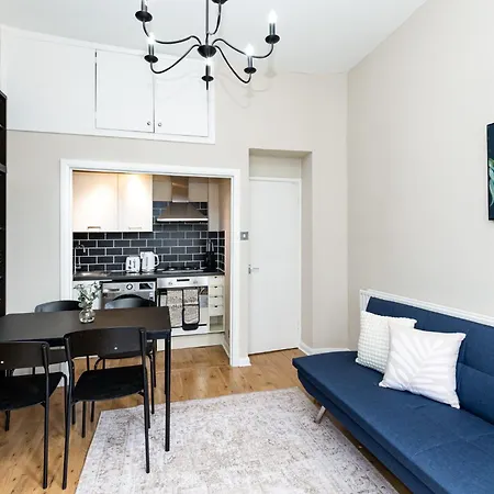 Apartment Exquisite 1br, 5min Kensington Olympia Tube London