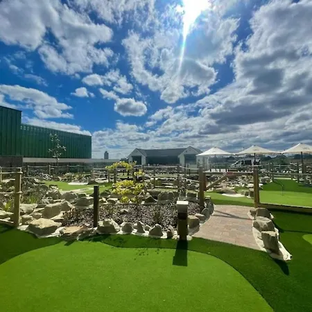 Modern Amazing Spring Offer Longer Sleeps 6 Free Gym Free Underground Parking Fast Wifi 5 Mins To Stadium Direct Travel To Heathrow Airport Apartment