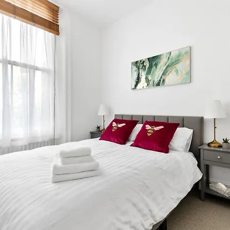 Apartment London- Sleeps 8 - 65sq Meters London