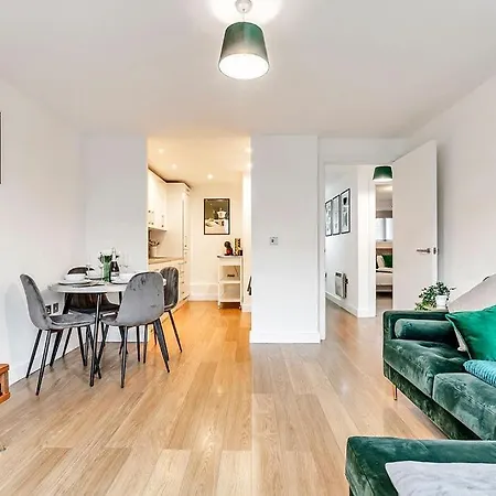 Stylish With Free Parking And Canal Views ロンドン