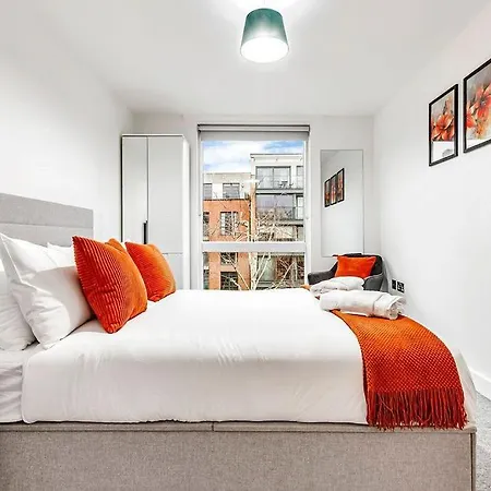 Stylish With Free Parking And Canal Views * ロンドン