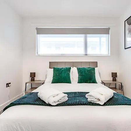 Stylish With Free Parking And Canal Views アパート