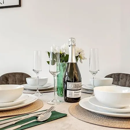 Stylish With Free Parking And Canal Views Apartamento *