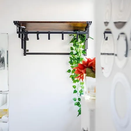 Bridge Compact Apartment, Sleeps 3 , Tube 3 Mins Walk , Zone 1 , Weekly Offers