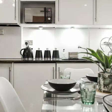 Apartment West End - Sleeps 5 - Amazing Location