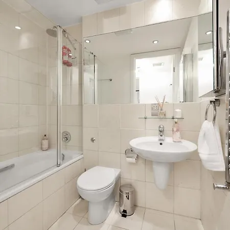 West End - Sleeps 5 - Amazing Location *