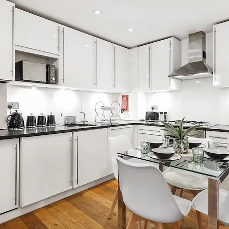West End - Sleeps 5 - Amazing Location Apartment London