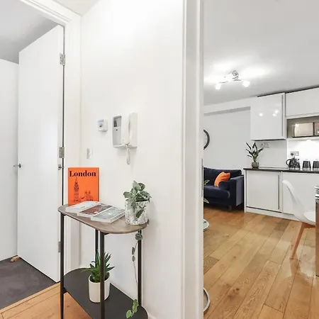Apartment West End - Sleeps 5 - Amazing Location