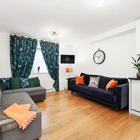 West End - Sleeps 5 - Amazing Location