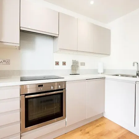 Space - - 2 Bed - 2 Bath - Balcony - Parking Space Romford