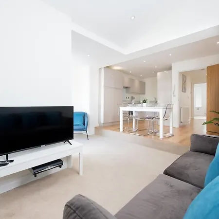 Space - - 2 Bed - 2 Bath - Balcony - Parking Space Apartment Romford
