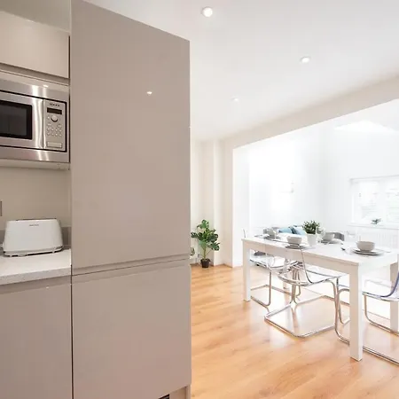 Space - - 2 Bed - 2 Bath - Balcony - Parking Space Apartment Romford