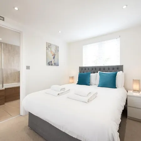 Space - - 2 Bed - 2 Bath - Balcony - Parking Space Romford
