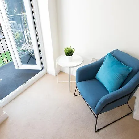 Space - - 2 Bed - 2 Bath - Balcony - Parking Space * Romford