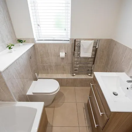 Space - - 2 Bed - 2 Bath - Balcony - Parking Space Apartment Romford