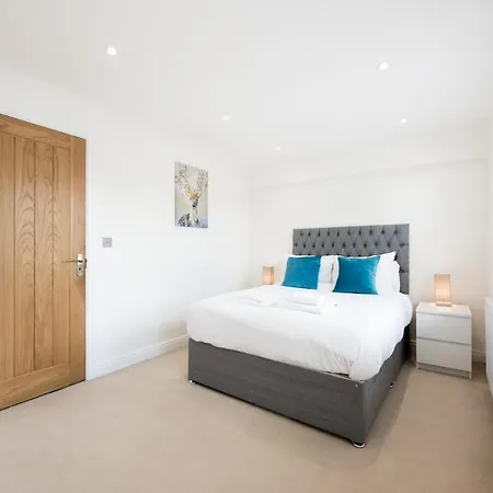 Apartment Space - - 2 Bed - 2 Bath - Balcony - Parking Space *