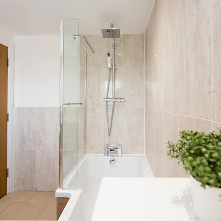 Space - - 2 Bed - 2 Bath - Balcony - Parking Space Romford