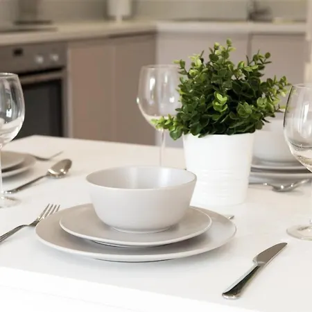 Space - - 2 Bed - 2 Bath - Balcony - Parking Space Apartment Romford