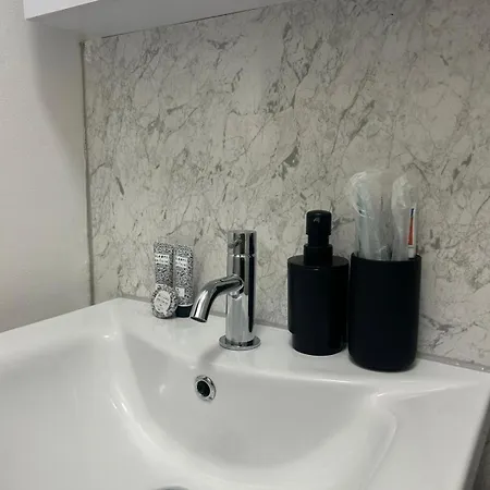Cosy Paddington 2 Bedroom Prime Location *