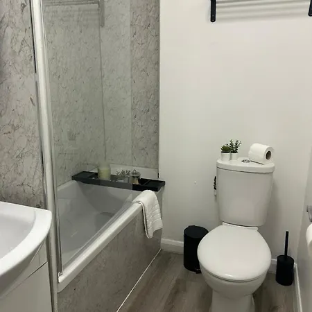 Cosy Paddington 2 Bedroom Prime Location Apartment *
