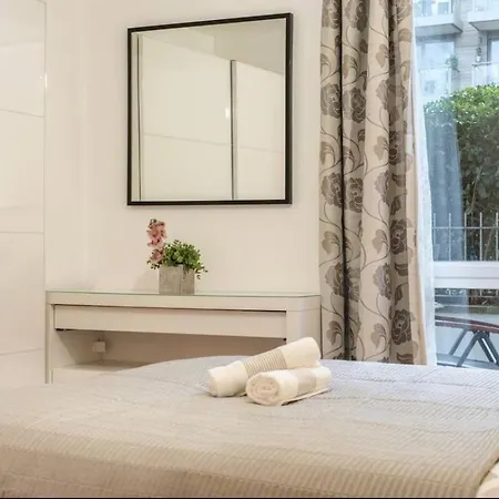 Modern Amazing Spring Offer Longer Sleeps 6 Free Gym Free Underground Parking Fast Wifi 5 Mins To Stadium Direct Travel To Heathrow Airport *