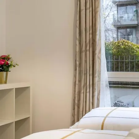 Modern Amazing Spring Offer Longer Sleeps 6 Free Gym Free Underground Parking Fast Wifi 5 Mins To Stadium Direct Travel To Heathrow Airport Brentford