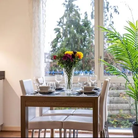 Modern Amazing Spring Offer Longer Sleeps 6 Free Gym Free Underground Parking Fast Wifi 5 Mins To Stadium Direct Travel To Heathrow Airport