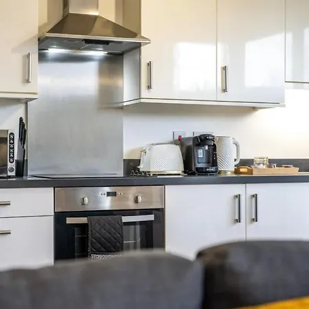 Modern Amazing Spring Offer Longer Sleeps 6 Free Gym Free Underground Parking Fast Wifi 5 Mins To Stadium Direct Travel To Heathrow Airport Apartment