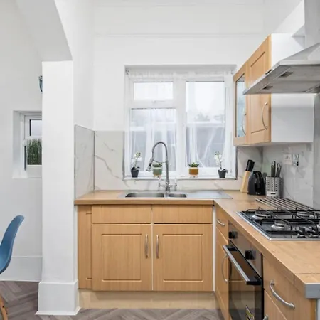 Apartment Spacious One Bedroom Flat Free Parking