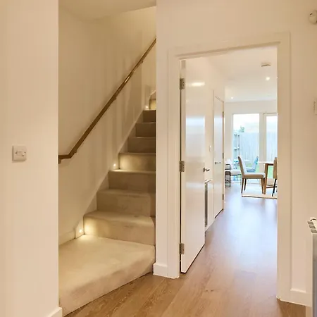 The Heathside Haven - Modern 3bdr With Garden *