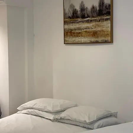 Quintuple Close To King's Cross Apartment